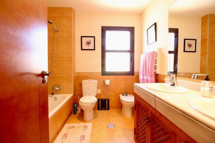 Image No.26-3 Bed House for sale