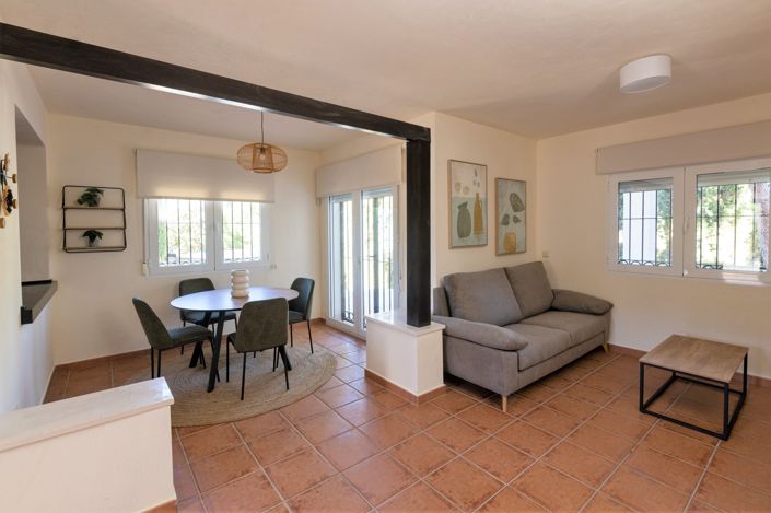 Image No.1-3 Bed House for sale