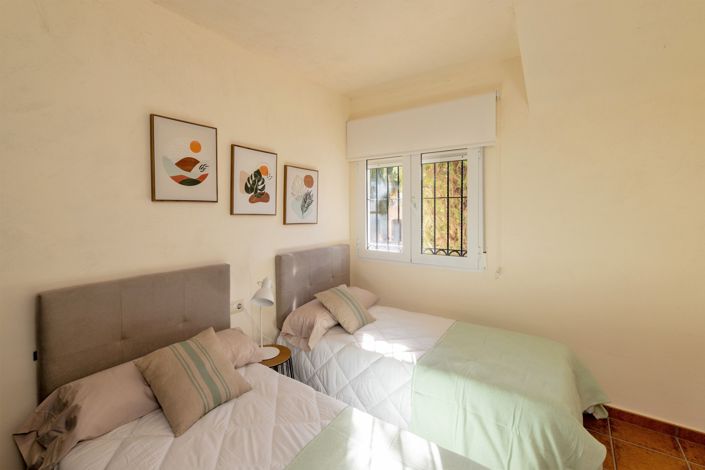 Image No.18-3 Bed House for sale