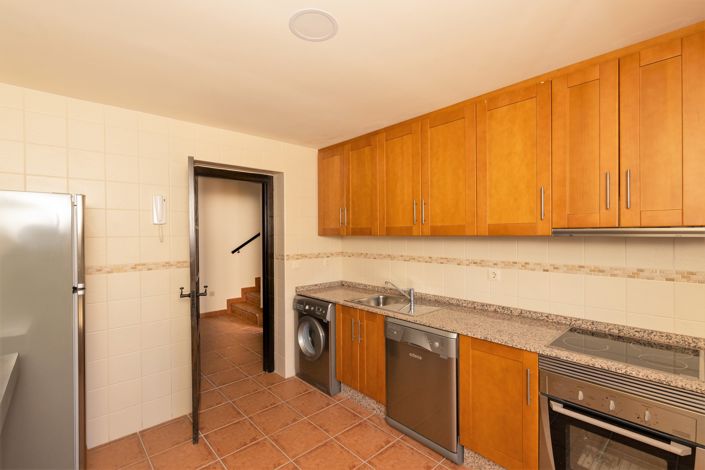 Image No.9-3 Bed House for sale