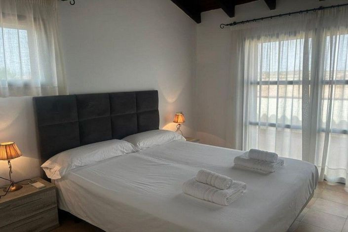 Image No.1-3 Bed House for sale