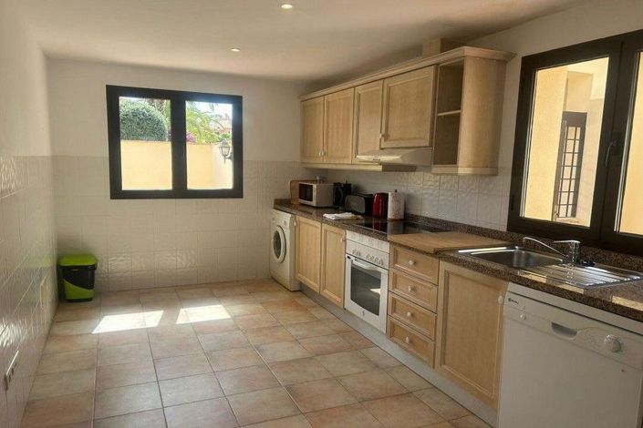 Image No.14-3 Bed House for sale