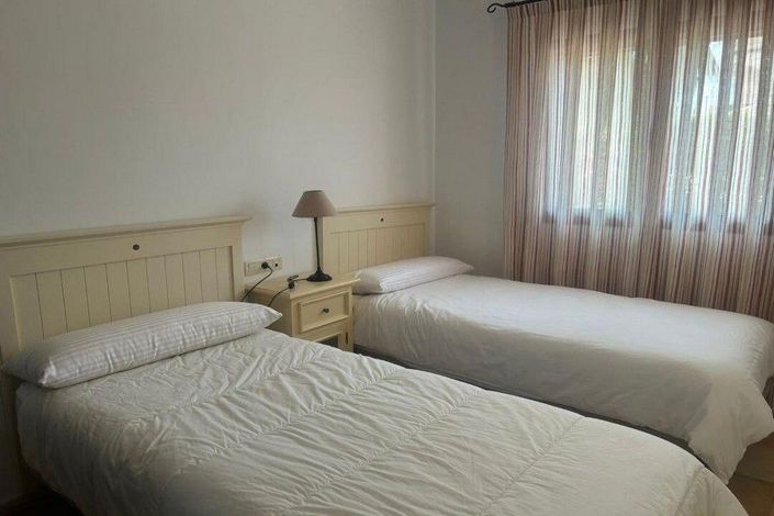 Image No.18-3 Bed House for sale