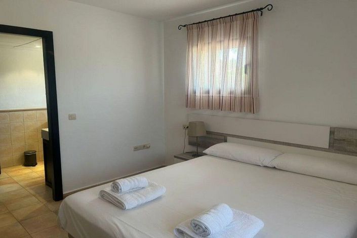 Image No.25-3 Bed House for sale