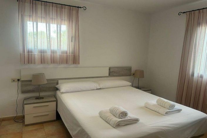 Image No.28-3 Bed House for sale