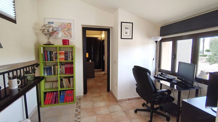 Image No.18-3 Bed House for sale