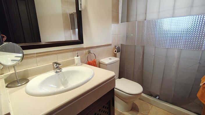 Image No.25-3 Bed House for sale