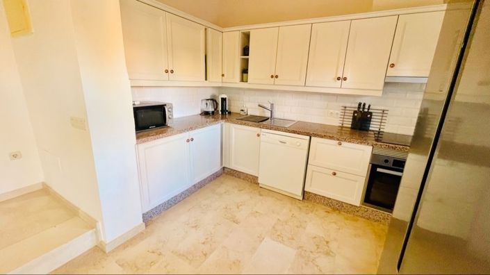 Image No.18-3 Bed House for sale