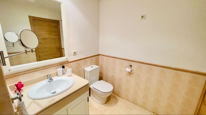 Image No.20-3 Bed House for sale