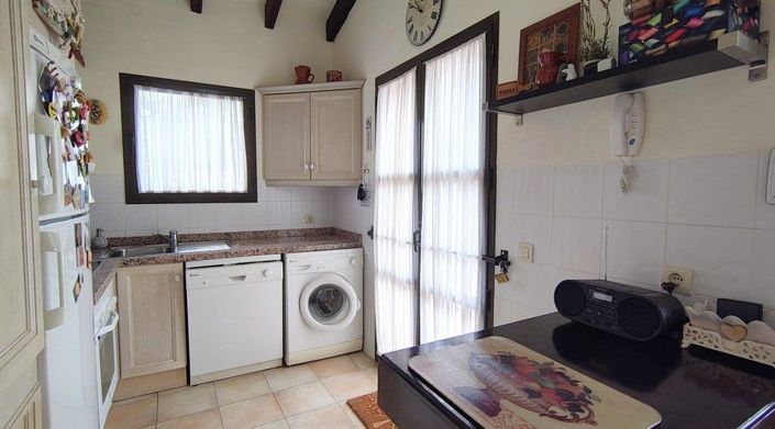 Image No.17-3 Bed House for sale