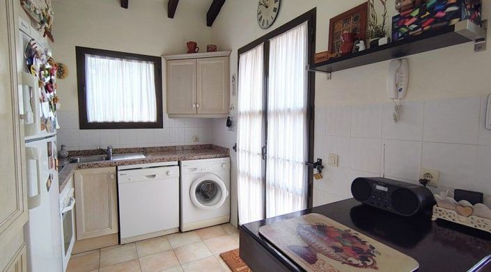 Image No.17-3 Bed House for sale