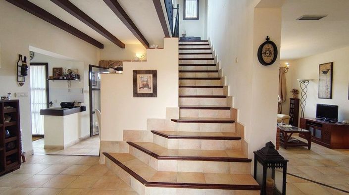 Image No.18-3 Bed House for sale