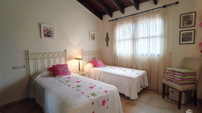 Image No.19-3 Bed House for sale