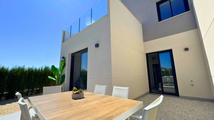 Image No.13-3 Bed House for sale