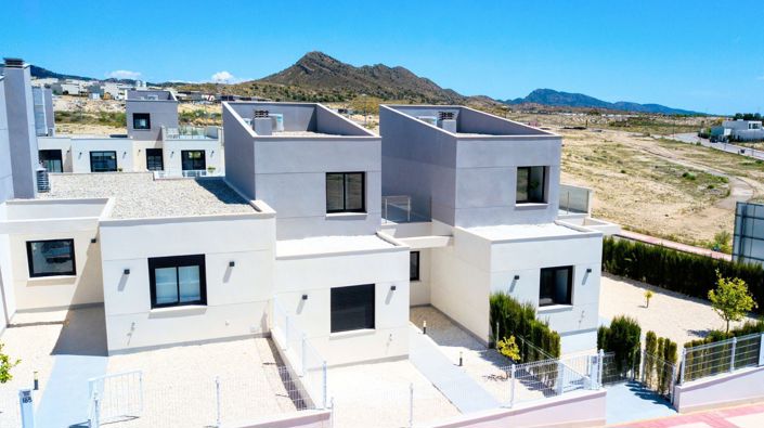 Image No.18-3 Bed House for sale