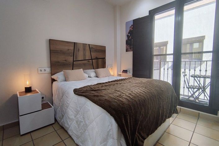 Image No.15-3 Bed House for sale