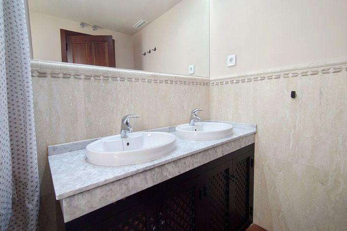 Image No.6-3 Bed House for sale