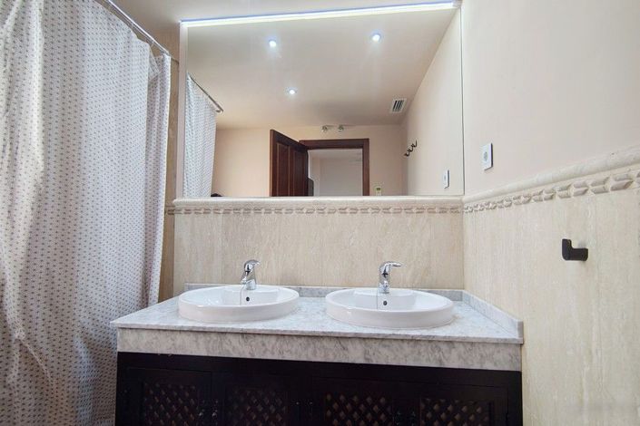 Image No.7-3 Bed House for sale