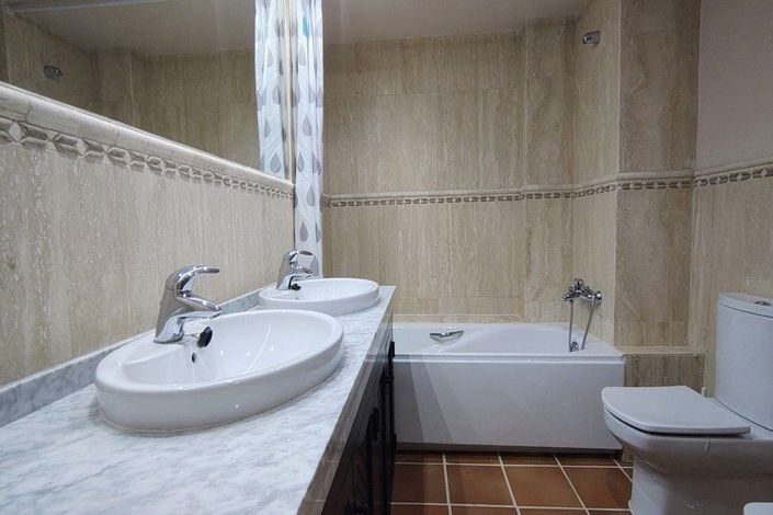 Image No.8-3 Bed House for sale