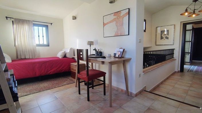 Image No.2-4 Bed Villa for sale
