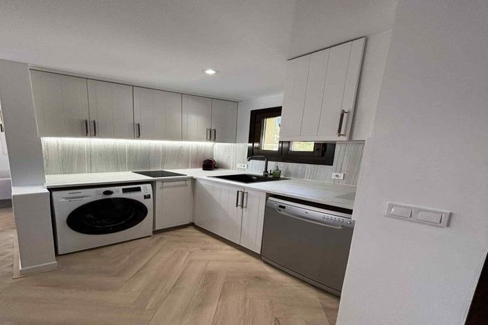 Image No.9-2 Bed Villa for sale