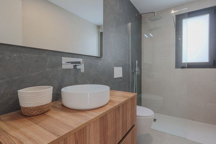 Image No.13-3 Bed House for sale