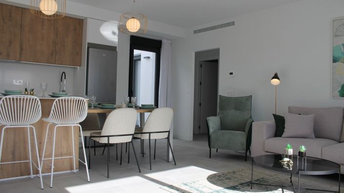 Image No.11-3 Bed House for sale