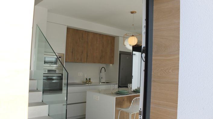 Image No.13-3 Bed House for sale