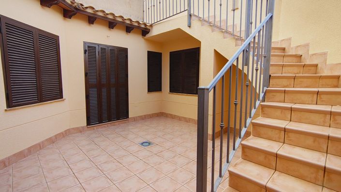 Image No.15-3 Bed House for sale