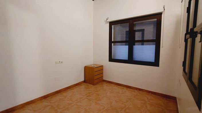 Image No.18-3 Bed House for sale