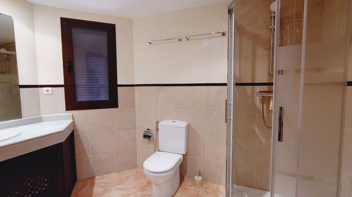 Image No.22-3 Bed House for sale