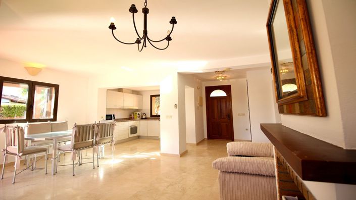 Image No.10-2 Bed House for sale