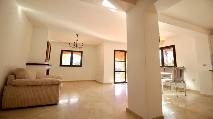 Image No.11-2 Bed House for sale