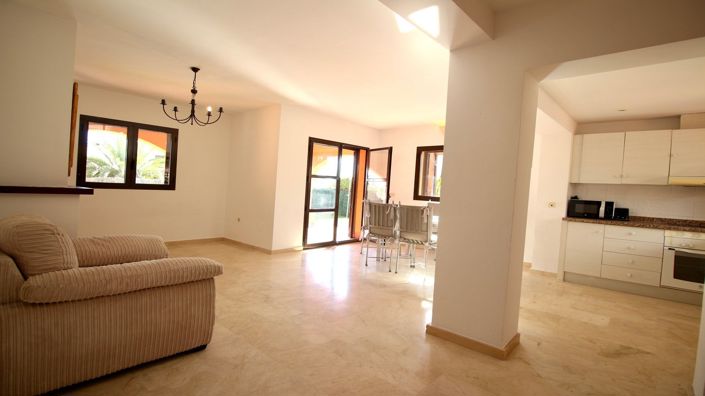 Image No.11-2 Bed House for sale