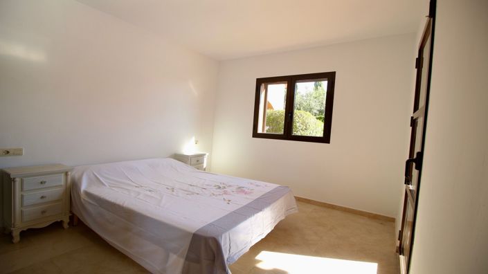 Image No.14-2 Bed House for sale