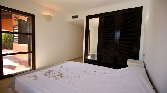 Image No.17-2 Bed House for sale