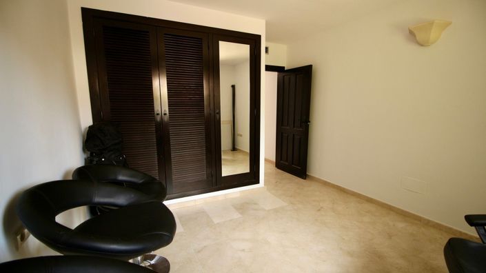 Image No.19-2 Bed House for sale