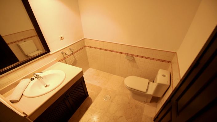 Image No.20-2 Bed House for sale