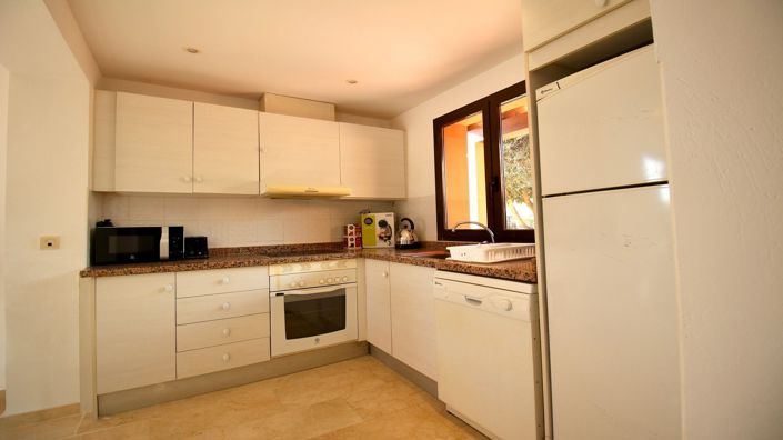 Image No.6-2 Bed House for sale