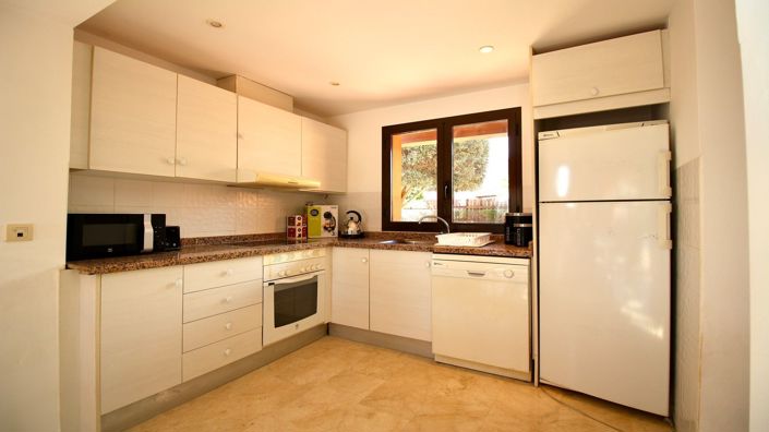 Image No.7-2 Bed House for sale