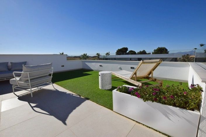 Image No.6-3 Bed House for sale
