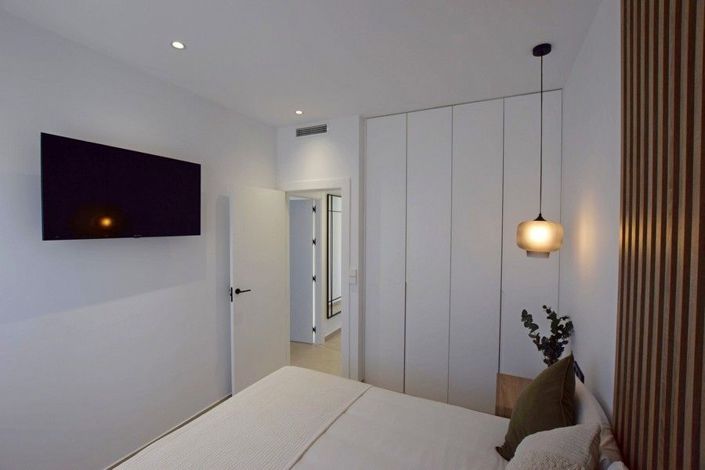 Image No.15-3 Bed House for sale