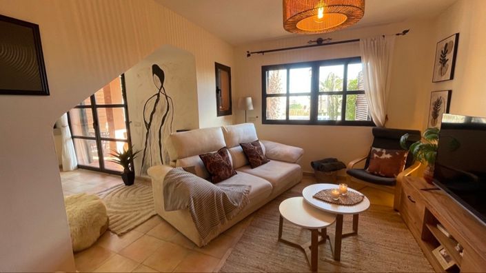 Image No.10-3 Bed House for sale