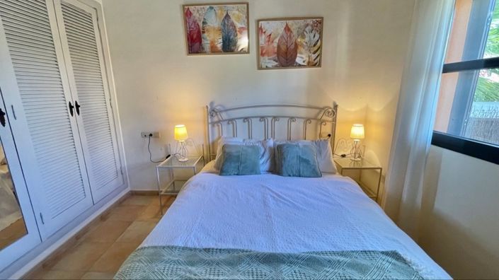 Image No.15-3 Bed House for sale