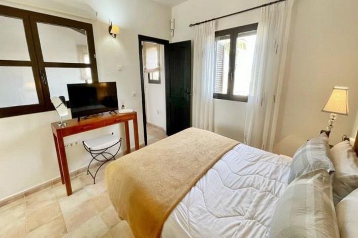 Image No.49-3 Bed House for sale