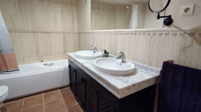 Image No.7-3 Bed House for sale