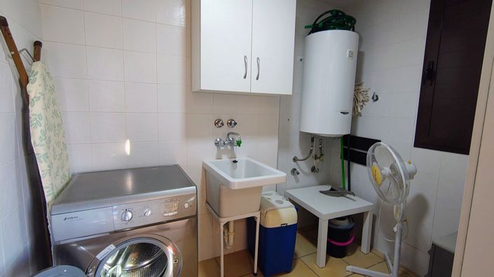 Image No.8-3 Bed House for sale