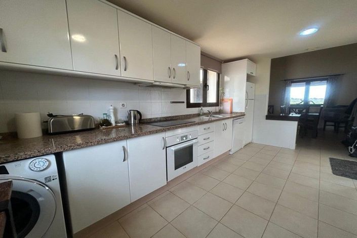 Image No.19-3 Bed House for sale