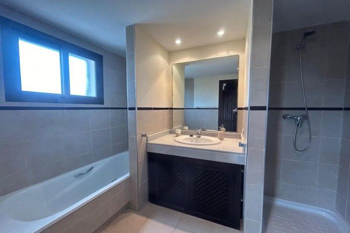 Image No.20-3 Bed House for sale