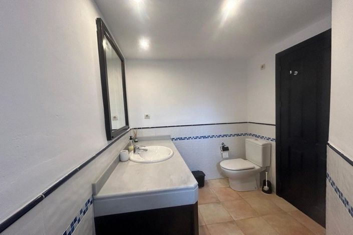 Image No.12-3 Bed House for sale